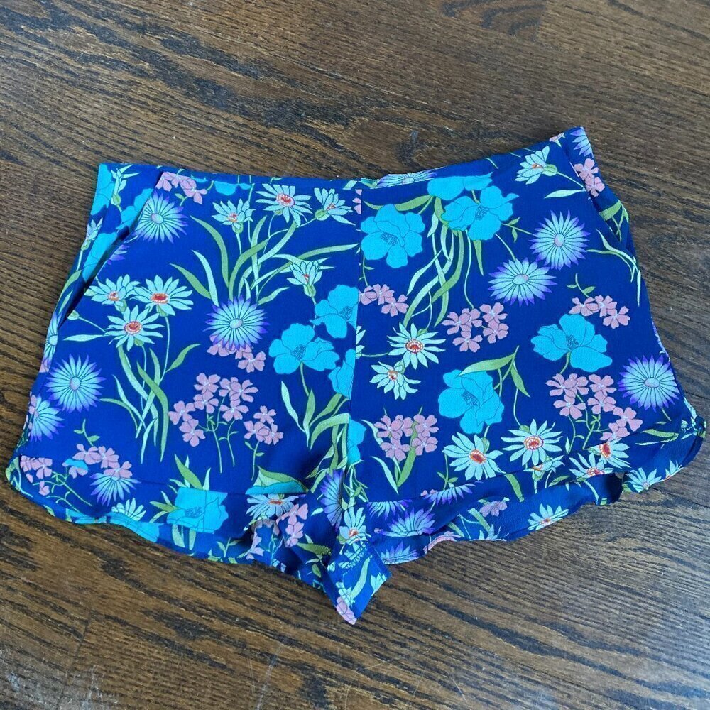 ❤️2 for $10 ❤️Forever21 blue floral ruffle hem shorts Size Large